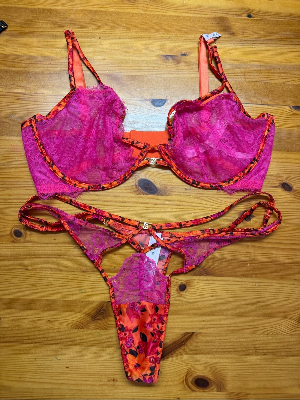 Victorias Secret DREAM ANGELS 38DD/Large Unlined Pink Lace Bra Thong Set NWT